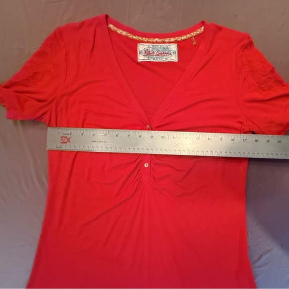 Robert Graham Red Ruched Short Embroidered Sleeve Tee Size Large - Picture 8 of 9